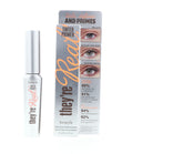 Benefit They're Real Primer cils teinte emballage élégant prêt pour la routine.
