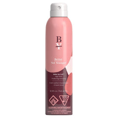 Better Not Younger – bouteille de spray épaississant pour volume instantané des cheveux fins.