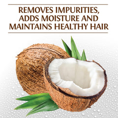 Application mains massez le shampoing pour nourrir les cheveux