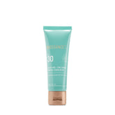 Biossance Squalane Zinc crème solaire SPF30 sur visage, protection UV fiable.