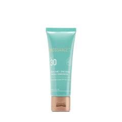 Biossance Squalane Zinc crème solaire SPF30 sur visage, protection UV fiable.