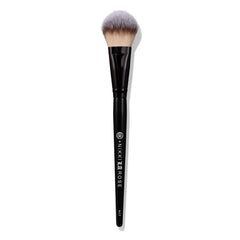 BK BEAUTY Nikki La Rose N17 pinceau double-face pour fond de teint.