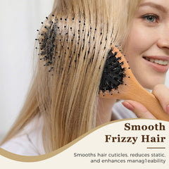 Brosse BLACK EGG en action: massage léger du cuir chevelu.