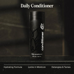 Texture crème épaisse du conditionneur Black Wolf prête à être appliquée.