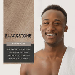Application douce du déodorant Blackstone sans aluminium sur la peau