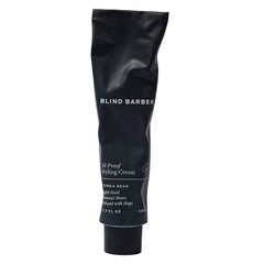 Crème coiffante Blind Barber sur cheveux avec tenue légère et contrôle