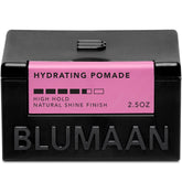 BluMaan Hydrating Pomade application – coiffage précis et facile.