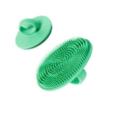 Boie USA Face Scrubber montre sa brosse visage exfoliante à menthe pour une peau nette.