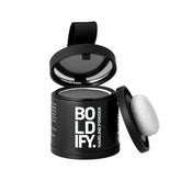 Poudre Boldify sur ligne capillaire avec applicateur, couverture ciblée des racines.