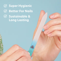 Bona Fide Beauty utilisation douce lime-ongles pour contours nets et lisses.