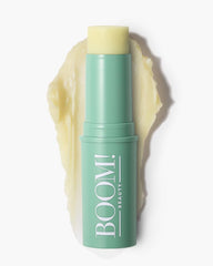 Boomstick GLO hydrate le visage pour une lueur naturelle.