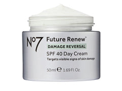 Boots No7 crème jour SPF40 — bouteille, protection solaire et hydratation quotidienne.