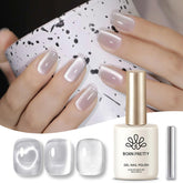 Moonlight White Born Pretty, vernis gel chat magnétique sur ongles brillants.