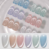 Vernis gel magnétique Born Pretty chat bleu pastel pour un look subtil.