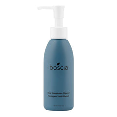 Boscia Clear Complexion Cleanser — bouteille translucide prête à purifier les pores et rafraîchir la peau.