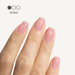 Botanist Nails Remedy application avec pinceau précis.