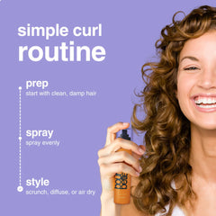 Bounce Style Wave Activator – spray appliqué sur cheveux humides pour des frisures sans frisottis.