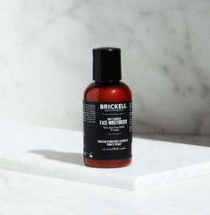 Brickell Daily Essential : emballage voyage pratique pour la trousse de toilette.