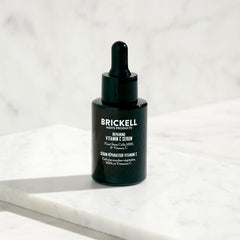 Application nocturne du Brickell Men Sérum Vitamine C, rituel facile.