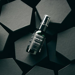 Hamamélis naturel dans le tonique Brickell, action purifiante légère.