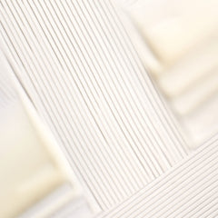 Briogeo Curl Charisma, emballage et flacon de crème coiffante sans rinçage.