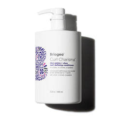 Briogeo Curl Charisma: bouteille pompe facilitant l’application et la répartition sur les cheveux.