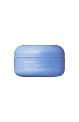Briogeo Style + Treat Yuzu + Plum Oil – bouteille prête pour une coiffure légère et flexible.