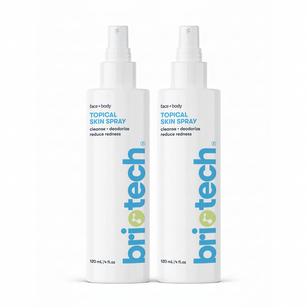 BRIOTECH spray cutané apaisant sur le visage et le corps.
