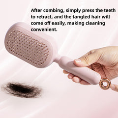Brosse-cheveux anti-statique au design large pour démêlage rapide et sans casse.