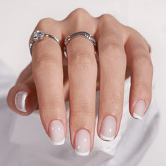 BTArtbox ongles adhésifs blancs carrés, allure élégante et naturelle.