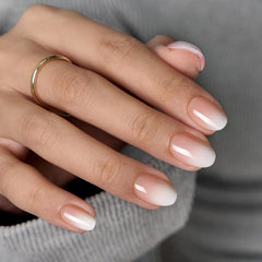 BTArtbox Ongles en forme amande extra-courts: rendu naturel et ombré neutre.