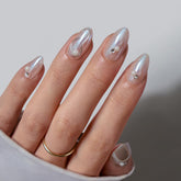 BTArtbox Press On Nails Short avec perles chrome sur amande pour un look élégant et durable.