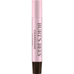 Application Lip Shimmer Champagne sur les lèvres pour un effet gloss léger.