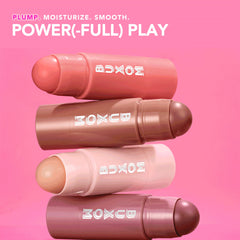 Buxom Power-Full Balm fini-satin rendu doux et satiné sur les lèvres.