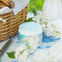 Camille Beckman Crème Mains Lilas Blanc, texture onctueuse et nourrissante.