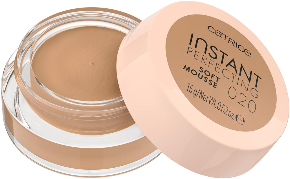 Catrice Instant Perfecting Mousse, application facile pour un teint homogène et naturel.