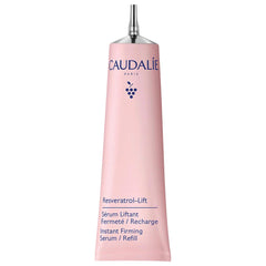 Caudalie Resveratrol-Lift: bouteille de sérum Caudalie sur fond clair, soin rafraîchissant pour la fermeté.