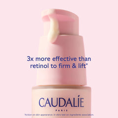 Caudalie Resveratrol-Lift: goutte de sérum tombant, démontrant l’application précise et rapide.
