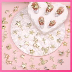 CESUSME charme doré Planète, motif cosmique tendance et distinctif.