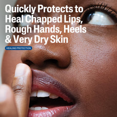 Application sur les mains avec Cetaphil, hydratation et protection.