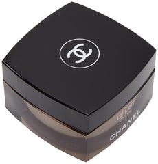 Chanel Le Lift Crème – application visage et cou pour un effet raffermissant quotidien.