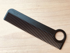 Chicago Comb Modèle 1 : dents moyennes adaptées au coiffage quotidien.
