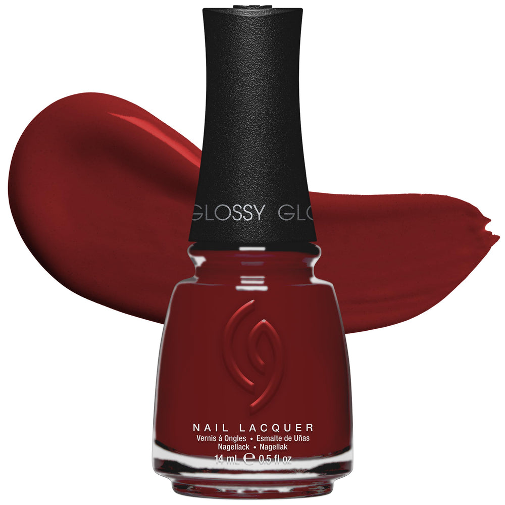 China Glaze Moonlit Merlot: bouteille vernis rouge prune avec fini brillant durable.