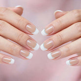 CHOOSE-IT band gel ongles bout blanc base claire ligne argent; allure professionnelle à domicile.