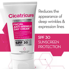 Gros plan sur la texture crème Cicatricure, hydratation riche pour la peau.