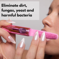 CLAWD brosse-ongles rose-etui-voyage, compagnon discret pour les déplacements.