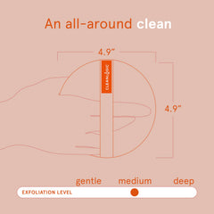 Utilisation sous la douche avec l'exfoliant Cleanlogic pour une peau fraîche.