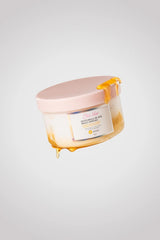Click Hair Honey Mask maîtrise les frisottis pour une coiffure fluide.