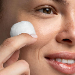 Boules coton absorbantes Cliganic pour applications précises et nettoyages en douceur.
