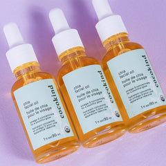 Huile Cocokind Chia visage en action sur peau, absorption rapide et hydratation.